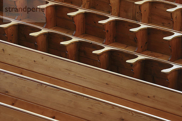 Kirchenbänke aus Holz  Schweiz