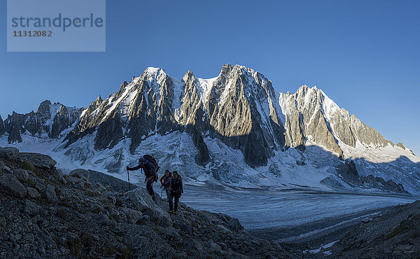 Frankreich  Chamonix  Argentiere Gletscher  Les Droites  Les Courtes  Aiguille Verte  Bergsteigergruppe