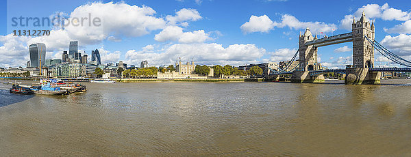 UK  London  Blick auf City of London  Themse und Tower Bridge