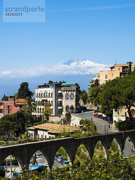 Italien  Sizilien  Taormina mit dem Ätna im Hintergrund