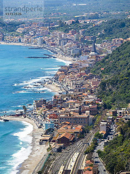 Italien  Sizilien  Taormina  Blick zur Küste von oben
