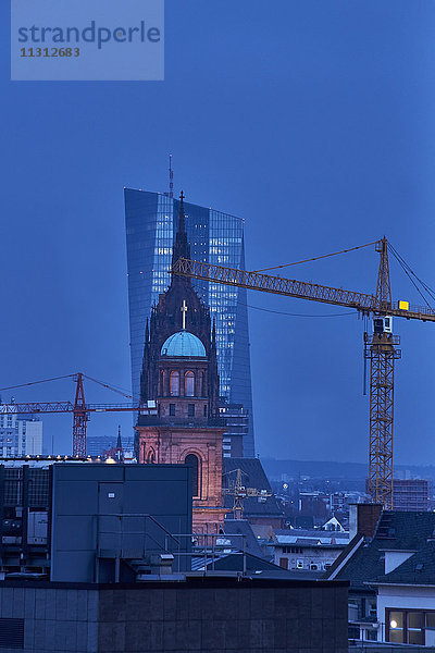 Deutschland  Frankfurt  Blick auf die Pauluskirche vor der Europäischen Zentralbank