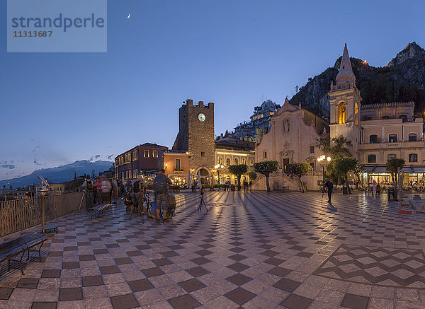 Zentraler Platz  Torre dell'Orologio  Chiesa di San Giuseppe  Castello