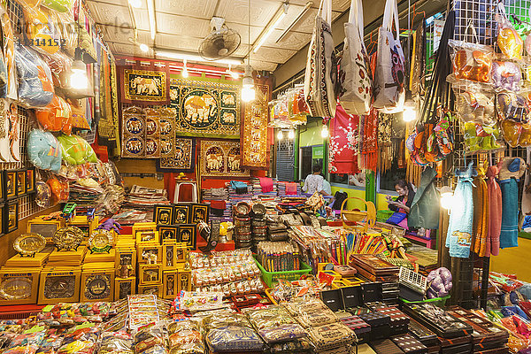 Thailand  Bangkok  Chatuchak-Markt  Auslage für ethnische Produkte der Bergvölker