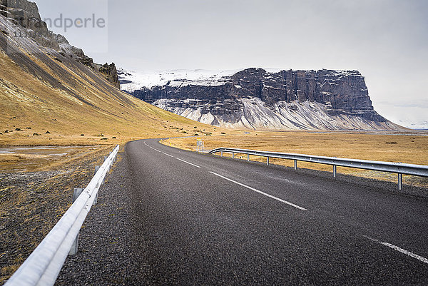 Island  Straßen- und Winterlandschaft