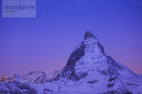 Matterhorn und Sternenhimmel  Zermatt  Wallis  Schweiz