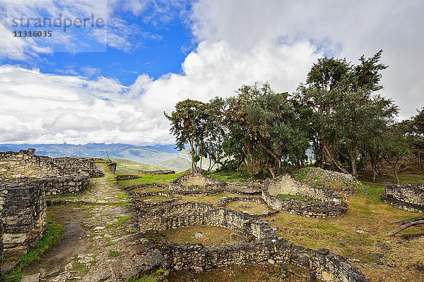 Peru  Amazonasgebiet  Chachapoyas  Ruinen der Festung Kuelap