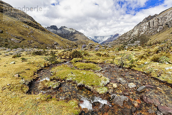 Peru  Anden  Cordillera Blanca  Huascaran Nationalpark  Gletscherbach