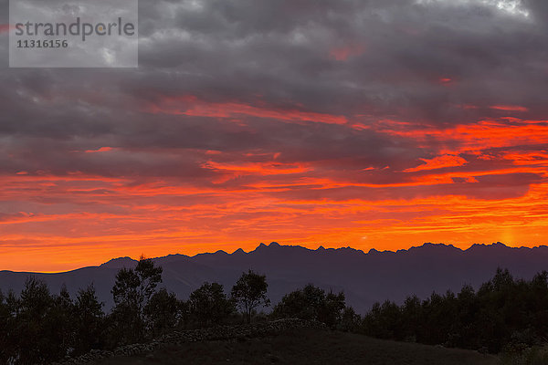 Peru  Anden  Cordillera Negra bei Sonnenuntergang