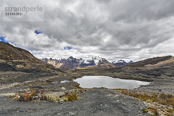 Peru  Anden  Cordillera Blanca  Huascaran Nationalpark  Nevado Mururaju  Pastoruri Gletscher  kleine Lagune