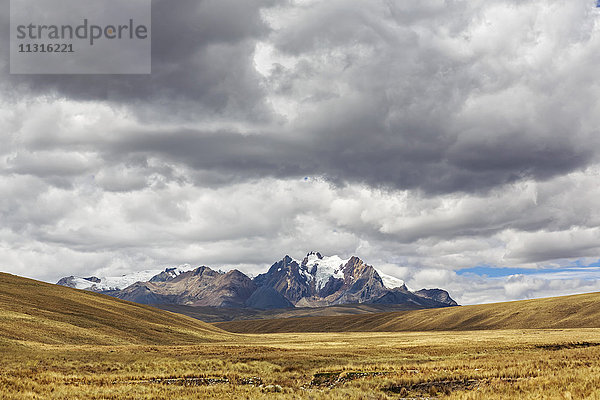 Peru  Anden  Cordillera Blanca  Huascaran Nationalpark  Bergkette Caullaraju