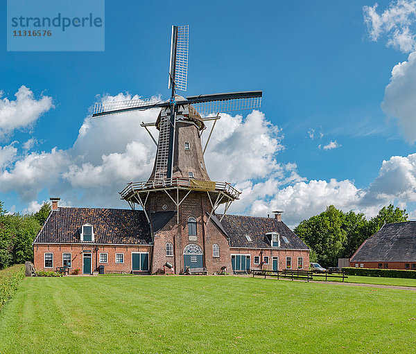 Roderwolde  Drenthe  Windmühle namens Woldzigt