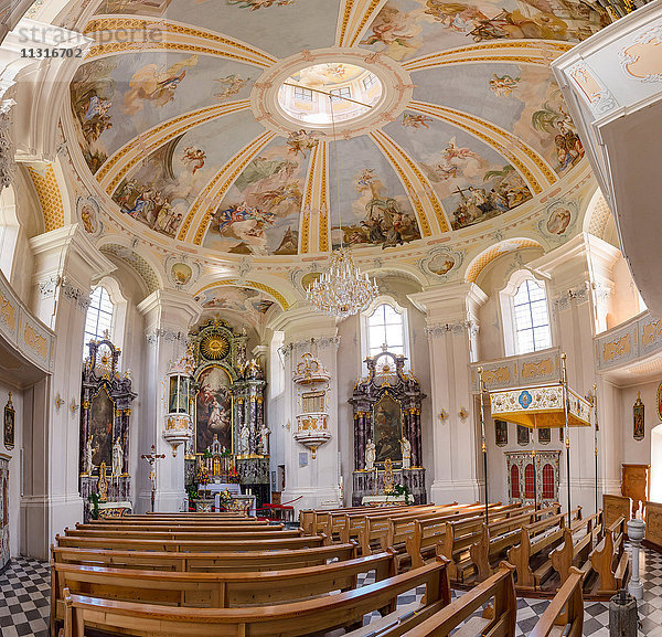 Strassen  Österreich  Barocke Innenausstattung der Kirche Heiligste Dreifaltigkeit