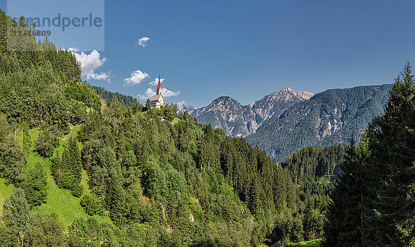 Sankt Justina  Österreich  Einsame Kirche auf einem Bergkamm