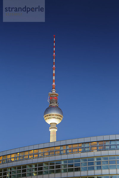 Deutschland  Berlin  Blick zum Fernsehturm am Alexanderplatz