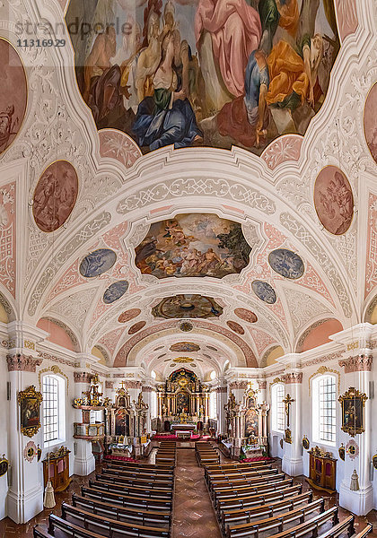 St. Johann in Tirol  Österreich  Die Dekanatspfarrkirche  Innenraum