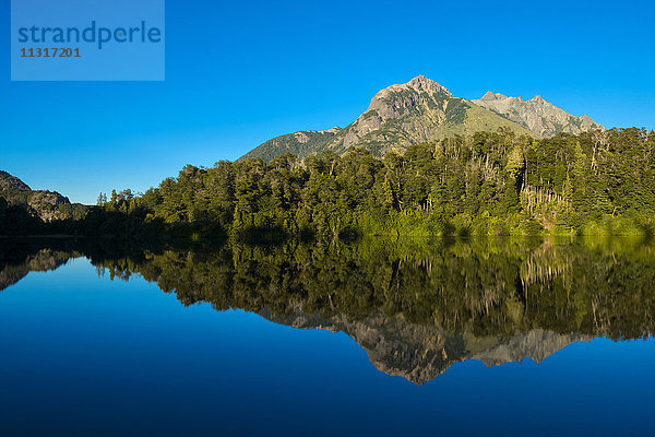 Südamerika  Argentinien  Patagonien  Rio Negro  Nahuel Huapi  National Park  Lago Escondido