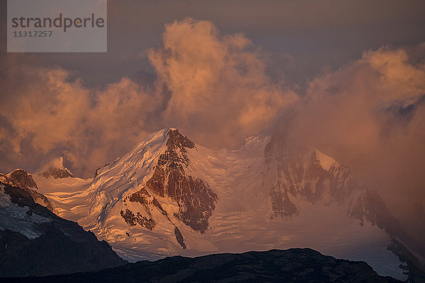 Südamerika  Patagonien  Argentinien  Santa Cruz  El Chalten  Los Glaciares  Nationalpark  UNESCO  Welterbe  Anden  Gipfel  Berge