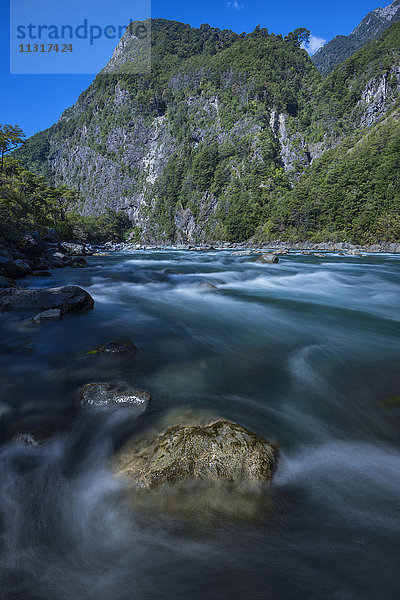 Südamerika  Chile  Seengebiet  Patagonien  Puerto Varas  Rio Petrohue  Perez Rosales  Nationalpark