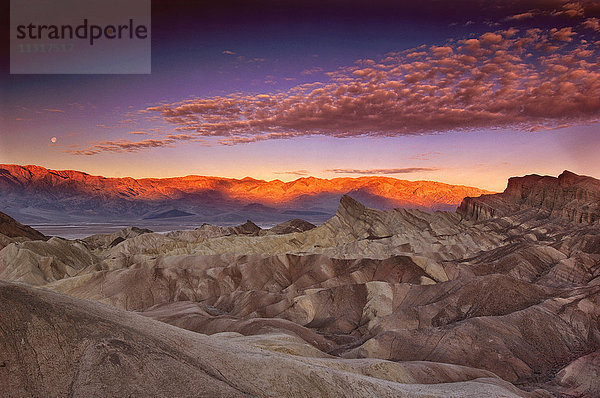 USA  Kalifornien  Death Valley  National Park  Zabriskie Point  Wüste  Sonnenaufgang  Landschaft  Natur