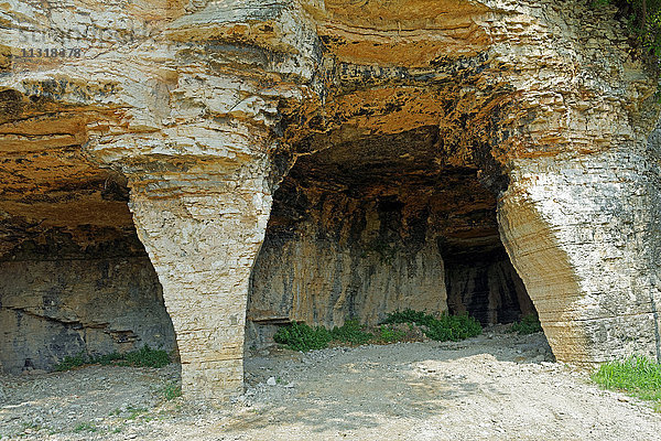 Höhlen  Steinbrüche