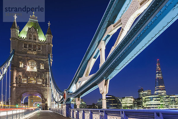 England  London  Tower Bridge und The Shard