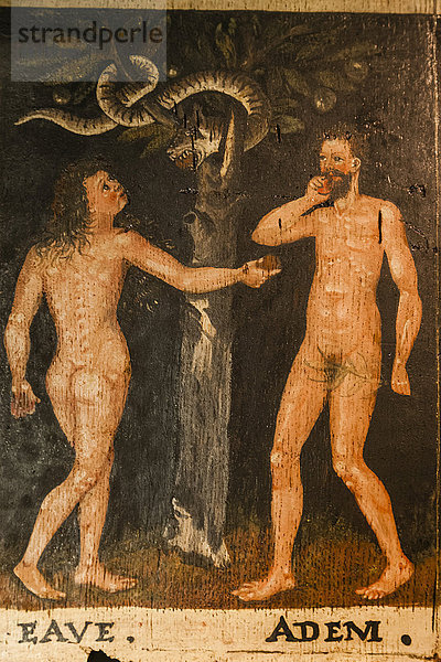 England  London  Kensington  Victoria and Albert Museum alias V&A  Gemalte Eichenholztafeln mit der Darstellung von Adam und Eva und Josua  datiert 1600