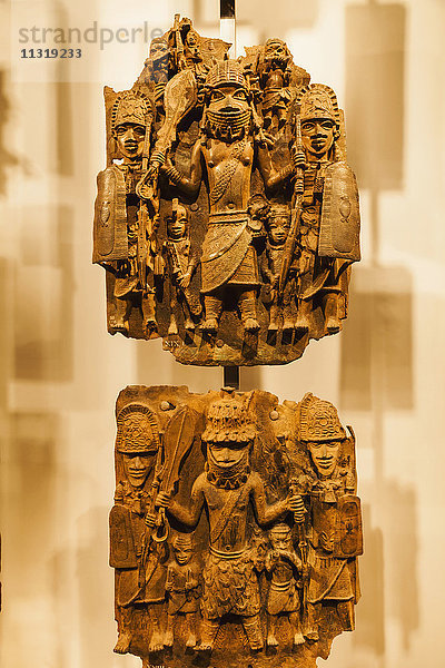 England  London  British Museum  Afrikanischer Saal  Ausstellung von gegossenen Messingplaketten aus Benin City (Nigeria) aus dem 16.