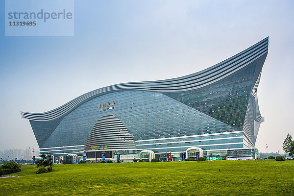 Architektur  künstlicher Strand  groß  Gebäude  Chengdu City  China  Eingang  Global Center  Einkaufszentrum  Sichuan  touristisch  Reisen  Wasserpark