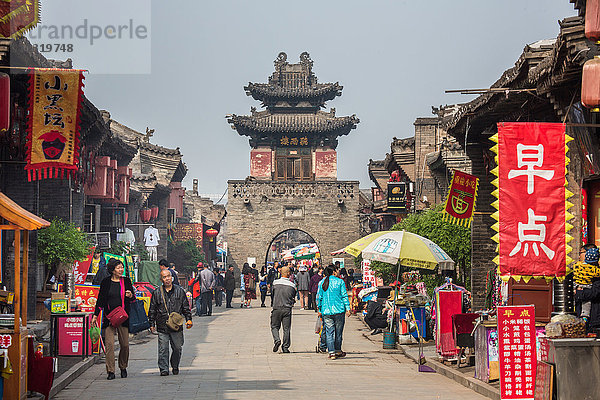 China  Provinz Shanxi  Pingyao City  Weltkulturerbe  Yamen Street  Tor in der Nähe des alten Gouverneursgebäudes