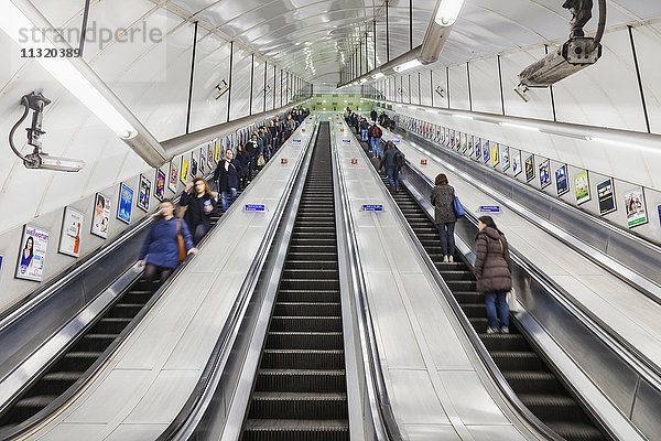 England  London  Die U-Bahn  Rolltreppen