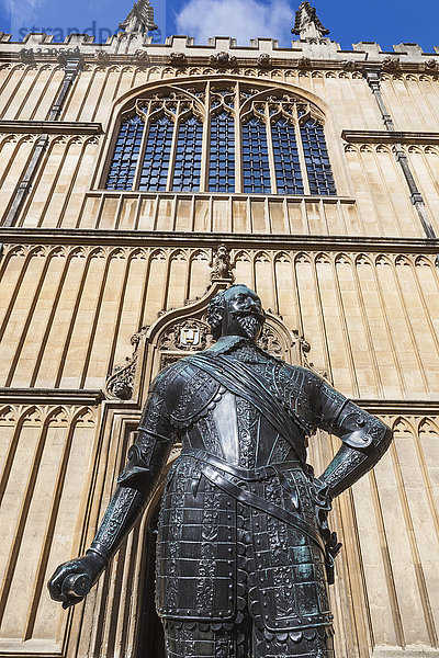 England  Oxfordshire  Oxford  Bodleian Library  Statue von William Herbert  Earl of Pembroke