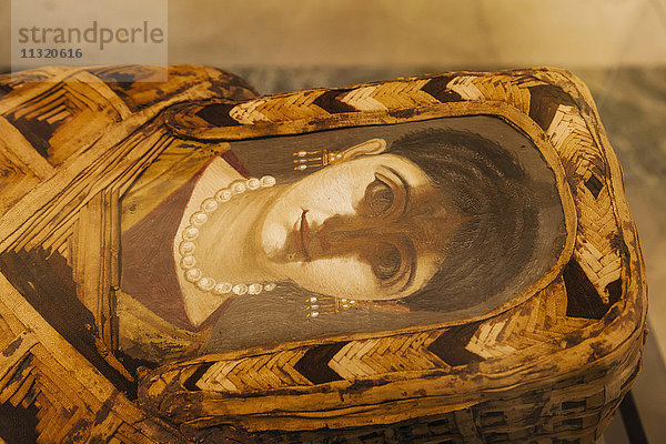 England  Oxfordshire  Oxford  Ashmolean Museum  Ausstellung eines ägyptischen Mumiensargporträts
