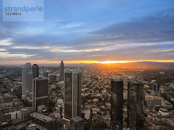 Deutschland  Frankfurt  Stadtansicht bei Sonnenuntergang von oben gesehen