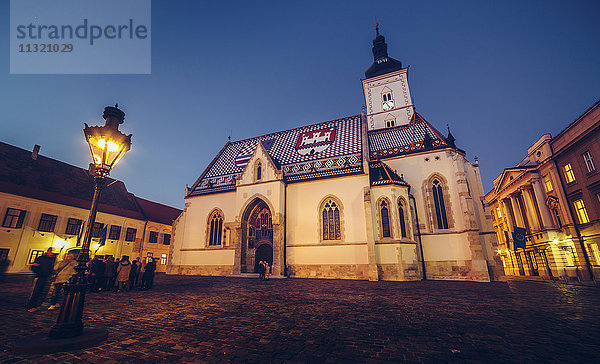 Kroatien  Zagreb  Blick auf die Markuskirche am Abend