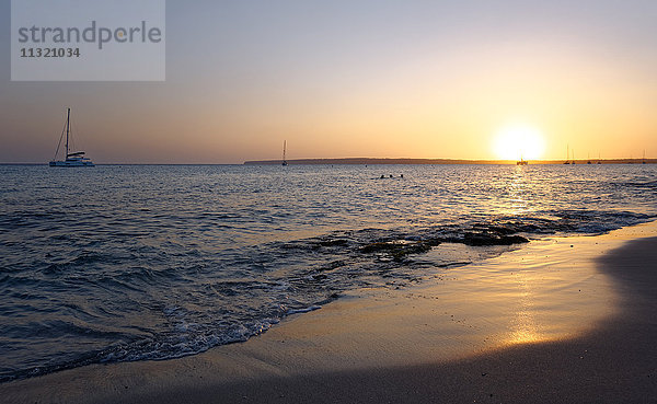 Spanien  Formentera  Sonnenuntergang am Playa de Migjorn