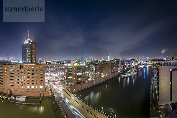 Deutschland  Hamburg  Blick von der Elbphilharmonie auf den Sandtorhafen in der Hafencity