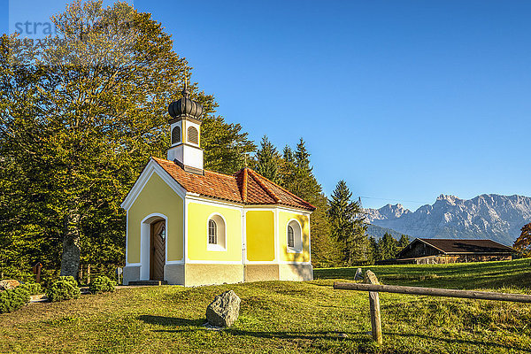 Deutschland  Kruen  Kapelle Maria Rast auf Buckelwiese am Jakobsweg