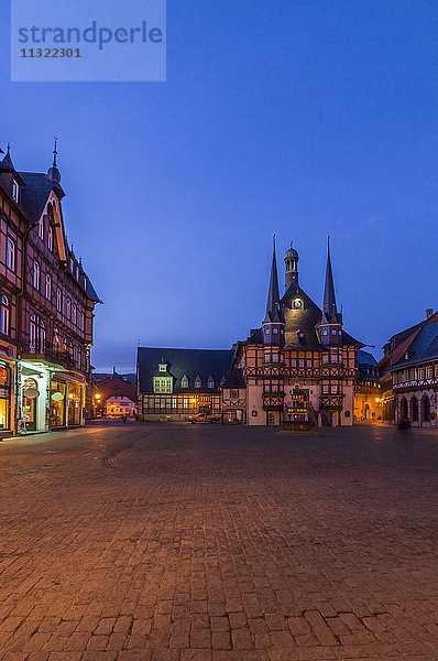 Deutschland  Wernigerode  Rathaus und Marktplatz am Abend