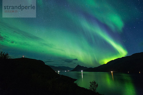 Aurora Borealis  Europa  Herbst  Himmel  Phänomen  langer Fjord  Lappland  Licht  Nacht  Nordlicht  Norwegen  Polarlicht  Skandinavien
