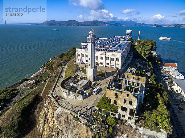 Luftaufnahme der Gefängnisinsel Alcatraz in der Bucht von San Francisco.