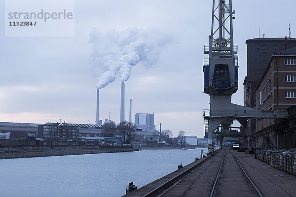 Deutschland  Karlsruhe  Rheinhafen und Kraftwerk