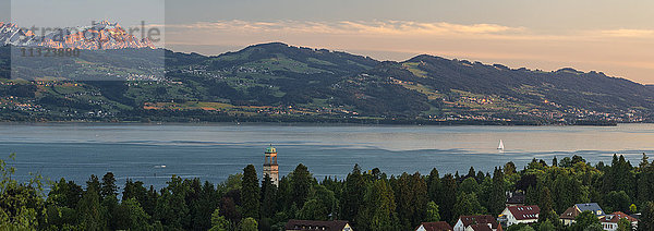 Deutschland  Lindau  Bodensee  Blick vom Hoyerberg auf Hotel Bad Schachen und Saentis