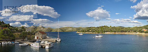 Kroatien  Insel Rava  Hafenmole von Mala Rava und Dugi Otok