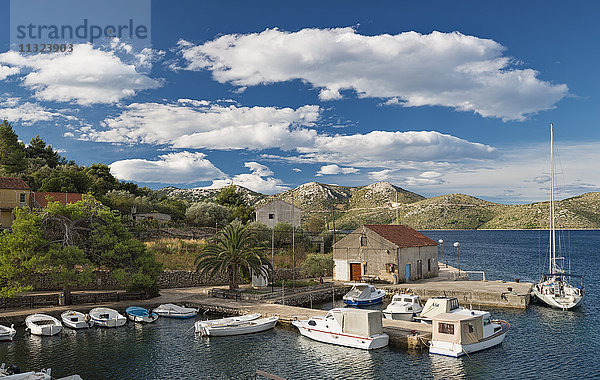 Kroatien  Insel Rava  Hafenmole von Mala Rava und Dugi Otok