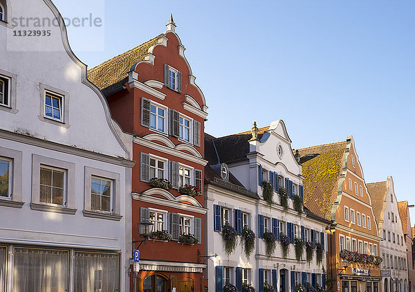 Deutschland  Oettingen  Blick auf barocke Häuserzeile