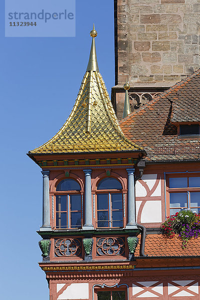 Deutschland  Bayern  Franken  Schwabach  Goldenes Dach und Eckturm des Rathauses