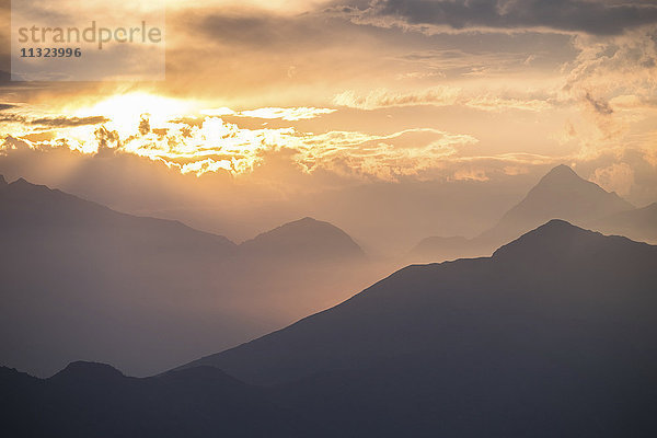 Italien  Bielmonte  Sonnenuntergang in den Bergen