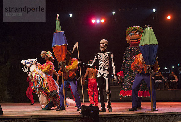 Folkloreschau in Santiago de Cuba