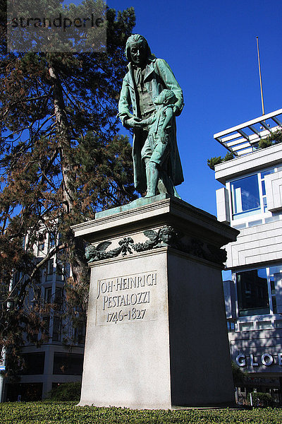 Heinrich-Pestalozzi-Statue in Zürich